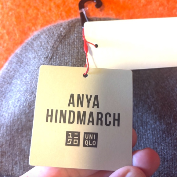 Anya Hindmarch Uniqlo collab brown 100% cashmere knitted beanie hat tuque NWT - Picture 4 of 8